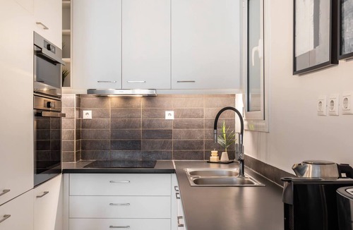 Anafiotika Apartment | Charming & Comfy 2BD Apartment in Acropolis Area
