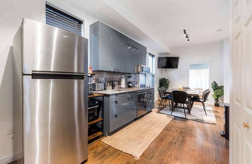West Town House | Charming & Comfy Gem ~ 10 Mins to Downtown ~Patio!