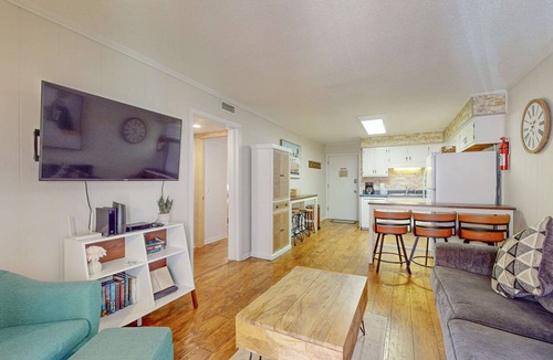North Forest Beach Condo | Charming Condo 1 block from Coligny Plaza with on-site pool, balcony, & W/D