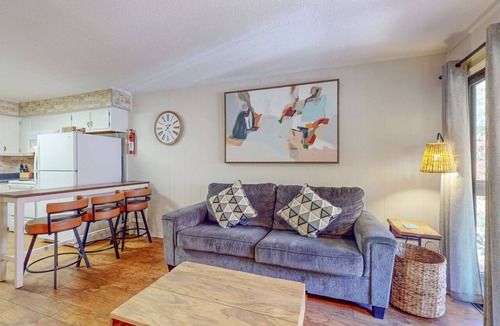 North Forest Beach Condo | Charming Condo 1 block from Coligny Plaza with on-site pool, balcony, & W/D