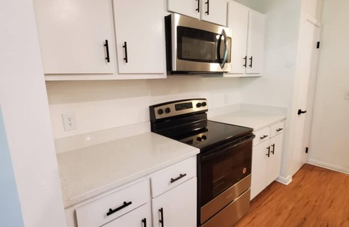 West Ashley Condo | Charming Condo amongst trees Close to Everything