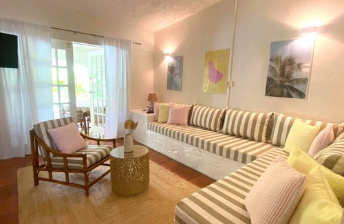 Sunset Crest Apartment | Charming Condo Sunset Palms #62 Holetown Beach pool access WiFi