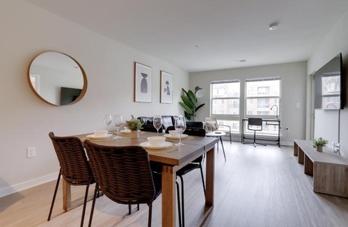 Groveton Apartment | Charming Condo with Nice Amenities at Alexandria