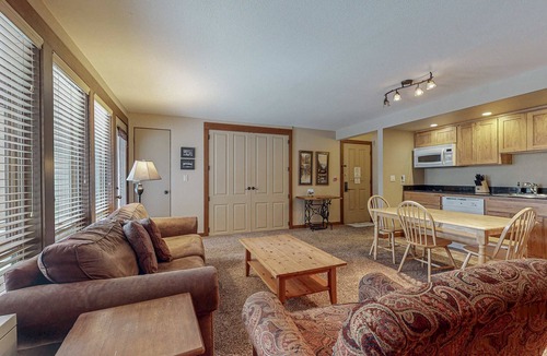 Bend Condo | Charming condo with serene views, access to resort amenities, WiFi, and patio