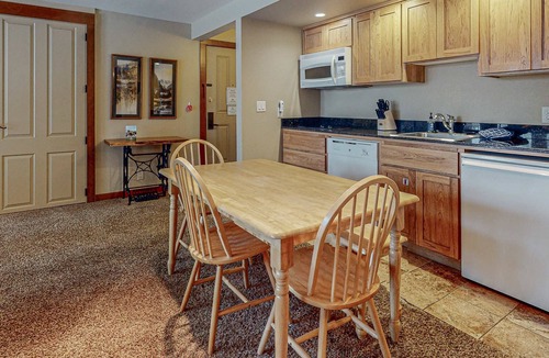 Bend Condo | Charming condo with serene views, access to resort amenities, WiFi, and patio