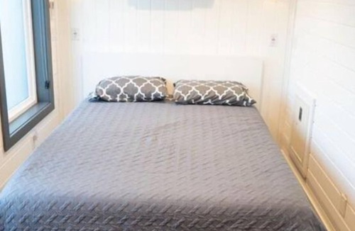 Brookshire Resort | Charming container home 6-bed, pool house serene, tranquil and relax in nature.