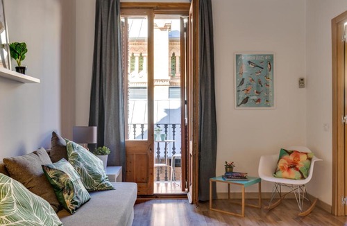 Sants Apartment | Charming & Convenient Apartment Near Plaza Espanya