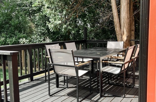 Big Flats Airport House | Charming & Convenient Home WITH HOT TUB