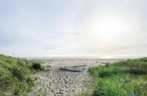 Copalis Beach House | Charming Copalis Beach Cabin Ideal for Weekend Getaways in Washington State