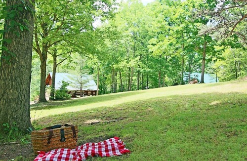 Copperhill RV Rental | Charming Copperhill Accommodation Ideal for Glamping in Tennessee