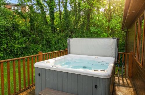 Liverton Villa | Charming Copse Corner Lodge - Spa Resort - Devon