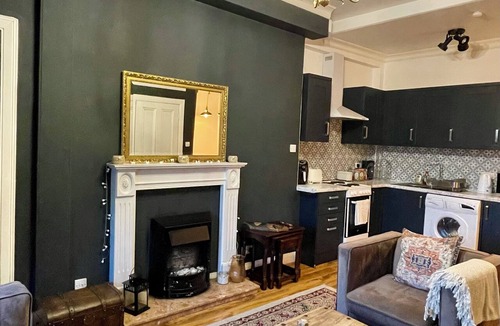 Leith Apartment | Charming cosy Victorian apartment