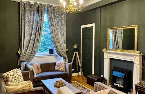 Leith Apartment | Charming cosy Victorian apartment