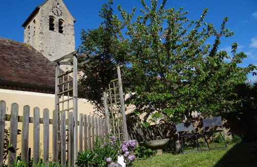 Asnieres sur Vegre Cottage | Charming Cottage in Historic Asnières-sur-Vègre with Modern Amenities
