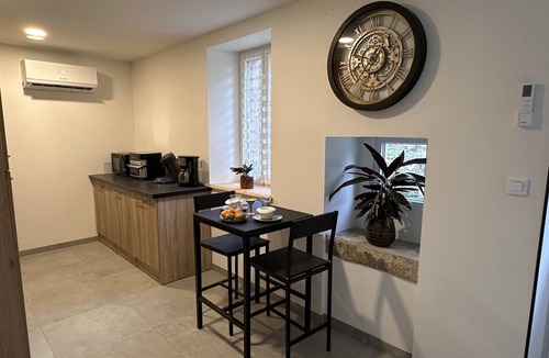 Buxieres-les-Mines Cottage | Charming cottage with garden and pets allowed in Allier