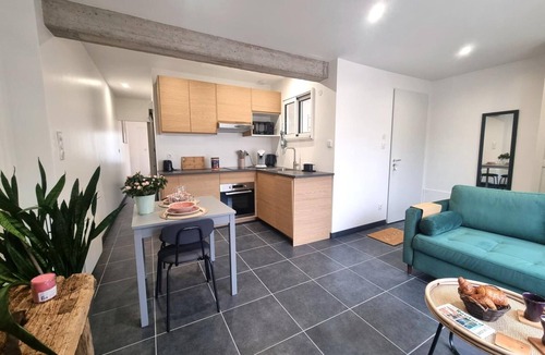 Montrond-les-Bains Cottage | Charming cottage in Montrond-les-Bains with parking and wifi