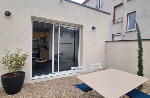 Montrond-les-Bains Cottage | Charming cottage in Montrond-les-Bains with parking and wifi