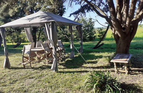 Aubigne-sur-Layon Cottage | Charming Cottage in Loire Valley Vineyards with Modern Comfort and Garden Access