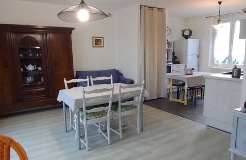 Muides-sur-Loire Cottage | Charming Cottage with Private Yard, Near Loire Castles and Cycling Routes