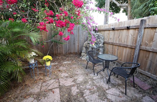 Lake Worth Cottage | Charming Cottage in Beautiful Lake Worth Beach