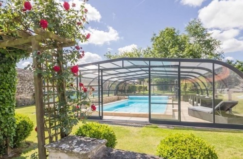 Chateau-Thebaud Cottage | Charming cottage with heated pool and WiFi - 2 bedrooms