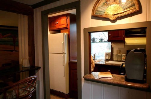 Phoenixville Cottage | Charming Cottage Getaway with an Indoor Fireplace in Chester Springs, Pennsylvania
