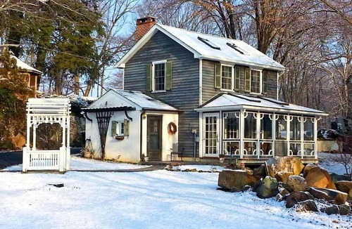 Phoenixville Cottage | Charming Cottage Getaway with an Indoor Fireplace in Chester Springs, Pennsylvania