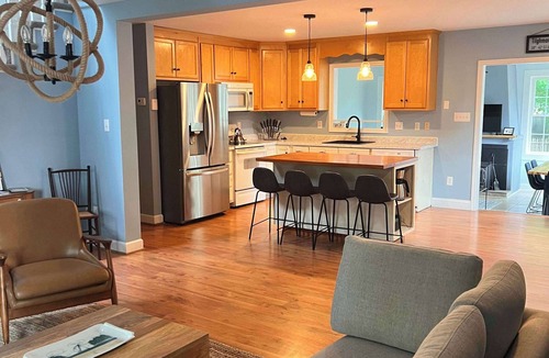 Tilghman House | Charming Cottage in Tilghman Island—Walk to Marinas, Dining & Wedding Venues