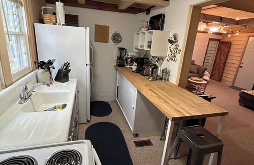 Deerbrook Cottage | Charming cottage 2 bd 1 bth WiFi, AC Antigo Bass Lake Golf Course utv snow trl