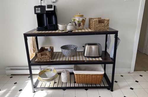 Westbrook Center Cottage | Charming cottage - 330 steps from beautiful Chapman Beach