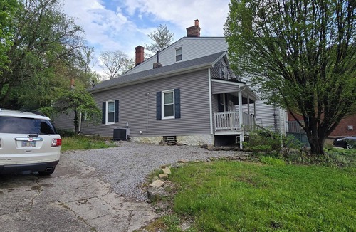 Clifton Cottage | Charming cottage, 3Qn w/WiFi, Parking, AC walkable to Clftn Nrthsd near dwntwn