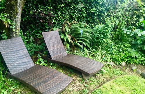 Whiteaker Cottage | Charming Cottage: A Private Garden Retreat in Historic Whiteaker Neighborhood