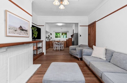 Geelong West House | Charming Cottage Escape - Pet friendly!