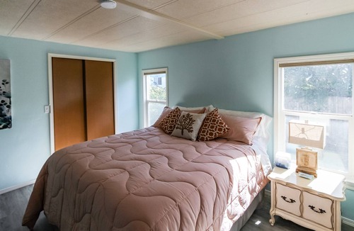Harbor Cottage | Charming cottage by Port of Brookings with WiFi & washer/dryer - walk to beach