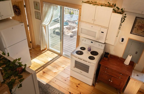 Coventry Lake Cottage | Charming Cottage by the Lake❤️