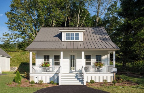 Warm Springs House | Charming Cottage Closest to the Warm Springs Pools! Mountain Views