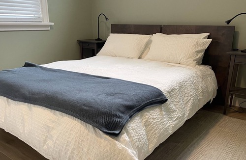 Victoria Bed & Breakfast | Charming Cottage Centrally Located Business Licence #28949
