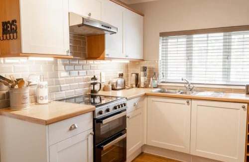 Chester House | Charming Cottage close to Chester Garden Parking