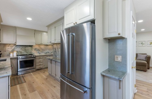 Delaware House | Charming Cottage Columbus Zoo, Entire Family Stay! 5 Bedrooms! 7 Mins to Zoo!