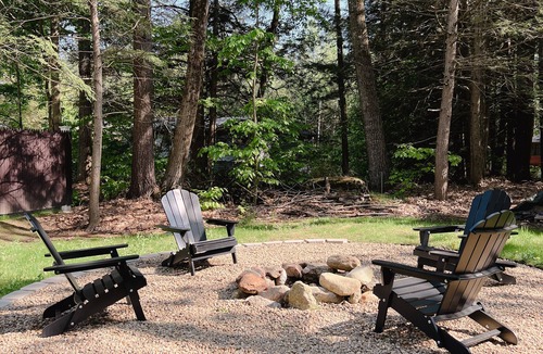 Locke Lake Colony Cottage | Charming cottage for the perfect nature getaway