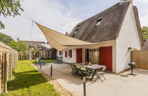 Saint-Lyphard Cottage | Charming Cottage with Terrace, Near Beaches, Parking, Wi-Fi, Baby Equipment, and Ping-Pong