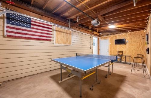 North Kessler Manor House | Charming Cottage - Game Room - Yard- Family Friendly