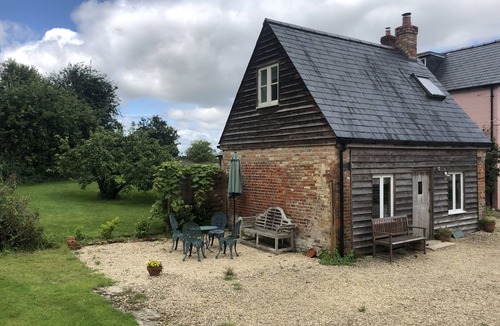 Cliffe Pypard Cottage | Charming cottage with fabulous views.