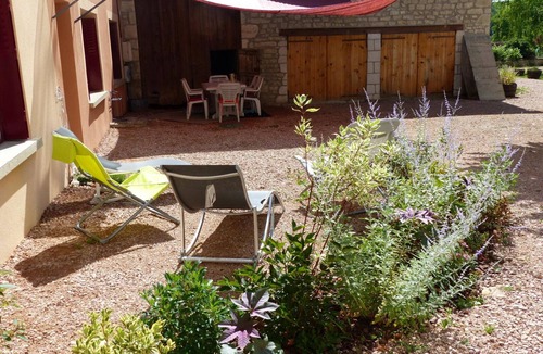 Vicq Cottage | Charming Cottage in 17th Century Farm with Internet