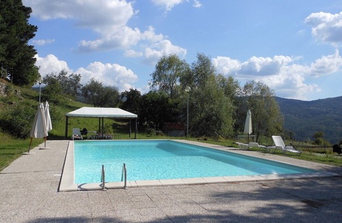 Petrognano House | Charming cottage in a wing of an old vineyard on an estate