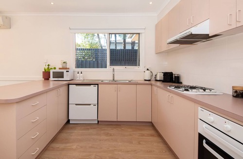 Hampton House | Charming Cottage in Beautiful Hampton