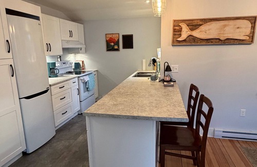 St. Andrews Cottage | Charming, cottage in the heart of St. Andrews! Screened in porch/back deck/BBQ