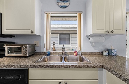 Matlacha Condo | Charming Cottage in the Heart of Matlacha – Walk to Shops & Bay Views!