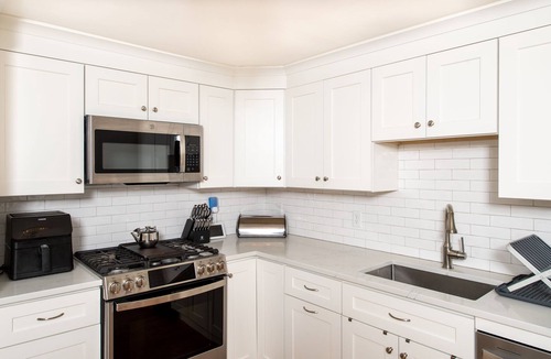 Teaticket House | Charming Cottage Just Steps from Green Pond Views