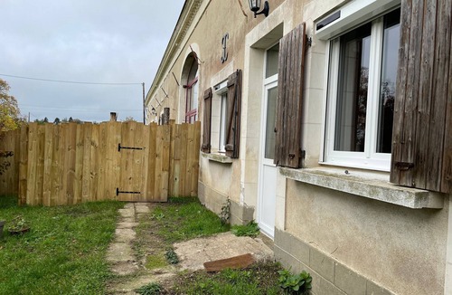 Chahaignes Cottage | Charming Cottage Near Loire Castles, Private Garden, Parking, WiFi, Ideal for Families